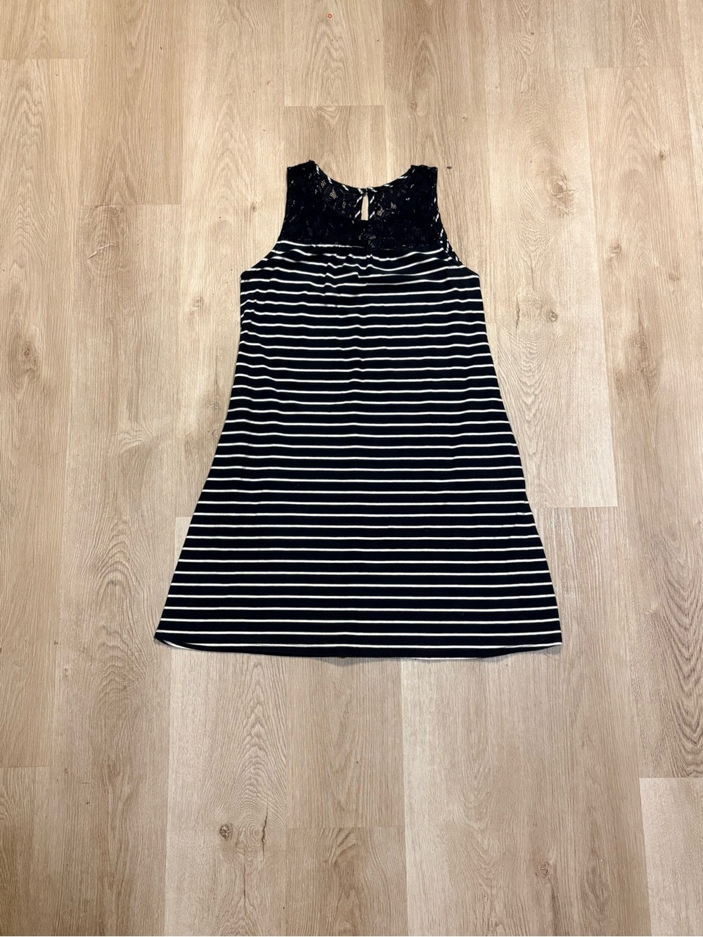 Merona Black & White Striped Flowy Dress Size XS Sleeveless w/ Lace Details